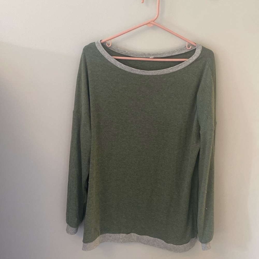 Green baggy shirt—great with leggings MUST SELL.  PRICE DROP